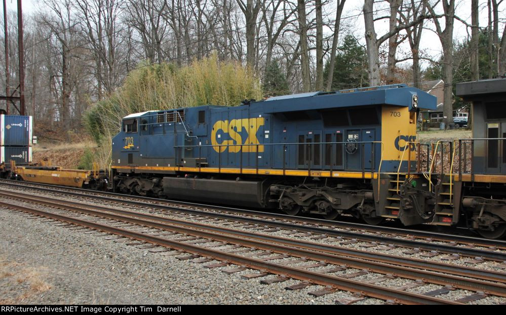 CSX 703 on I158
